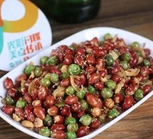 Fried Small Fish with Peanuts