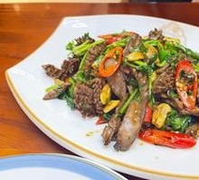 Xiang-style Stir-fried Fengwei Pig's Liver with Tail