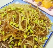 Stir-fried Bean Sprouts with Rice Noodles