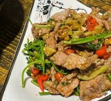 Stir-Fried Beef with Yellow Onion