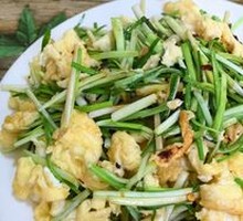 Garlic Shoot and Egg Stir-fry