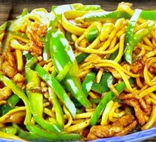Stir-Fried Pork with Green Pepper Noodles