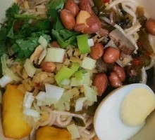 Braised Noodles with Dipping Sauce
