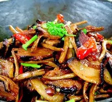 Dry Pot Preserved Pork with Tree Mushroom
