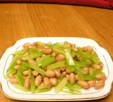 Stir-fried Celery with Peanut