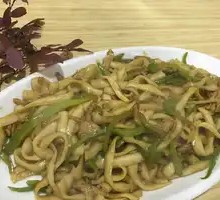 Stir-Fried Pork with Green Pepper Noodles