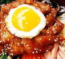 Crispy Pork Knuckle Stone Pot Rice