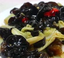 Wood Ear Mushroom and Chinese Cabbage Stir-Fry