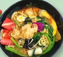 Spicy Hot Pot with More Noodles and Less Vegetables