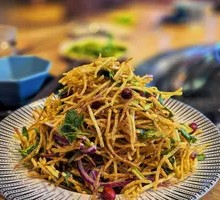 Stir-Fried Bean Sprouts with Three Threads