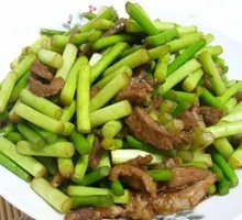Stir-fried garlic shoots with pork