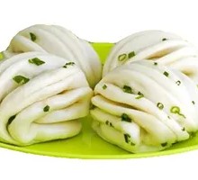 Flower-shaped steamed bun