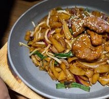 Dry-Fried Beef Rice Noodles
