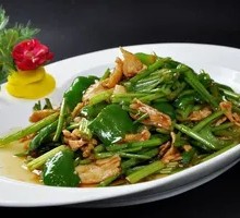Stir-Fried Pork Belly with Green Peppers and Celery