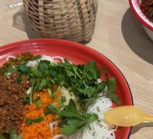 Beef Noodle Soup with Quick-Blanched Beef