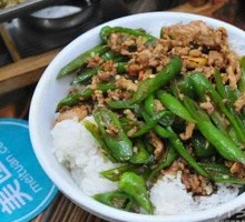 Beef with Green Pepper Rice Bowl