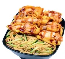 沙拉脆皮鸡盖饭