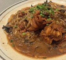Stir-fried Chicken with Chanterelles and Powdered Mushrooms