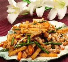 Stir-fried Garlic Shoots with Potato Strips
