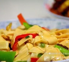 Stir-Fried Fresh Green Pepper with Dried Tofu