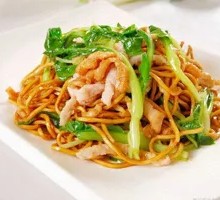 Stir-Fried Noodles with Shredded Meat