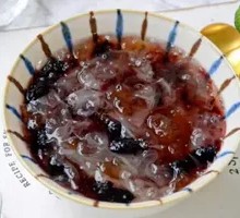 Peach Gum and Mulberry Soup