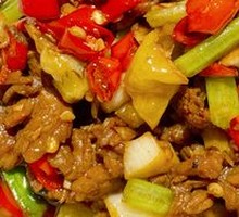 Stir-Fried Beef with Yellow Onion