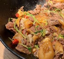 Small Pot Stir-fried Yellow Beef