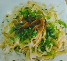 Spicy Oil-Poured Knife-Cut Noodles