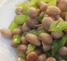 Stir-fried Celery with Peanut