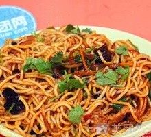 Stir-Fried Noodles with Shredded Meat