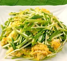 Garlic Shoot and Egg Stir-fry
