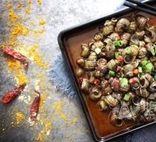 Stir-Fried Spicy Freshwater Snails in Oil