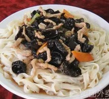 木耳炒肉盖浇面