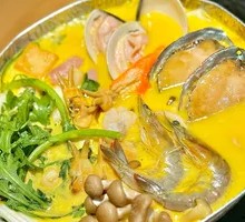 Bird's Nest Chicken Seafood Pot