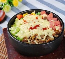 Black Pepper Cheese Beef Fried Rice Bake