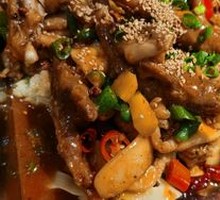 Sauce-Flavored Chicken Feet and Frog Pot