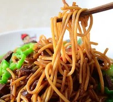 铁板牛肉炒面
