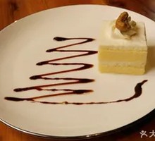 Moon-shaped Cake