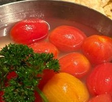 Osmanthus Plum Tomato Salad