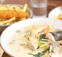 White Sauce Seafood Pasta