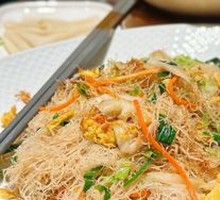 Kung Fu Stir-Fried Rice Noodles