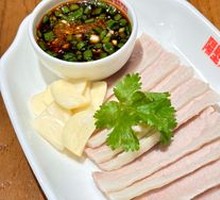 Steamed Pork Tenderloin in White Sauce