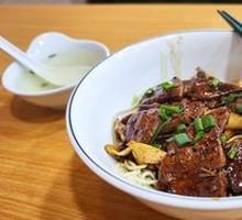 Huanghou and Pig Liver Noodles
