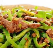 青椒炒牛肉盖浇饭