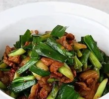 Stir-Fried Pork Shreds with Garlic Chives