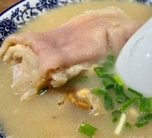 Sichuan-style Mother's Cloud Bean Pig Trotter Soup