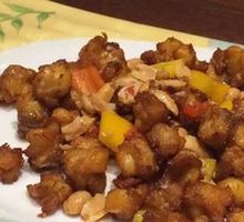 Crispy Pig's Trotter with Peanuts