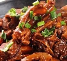 Stewed Goose in Iron Pot