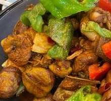 Stewed Chicken with Chestnuts in Dry Pot